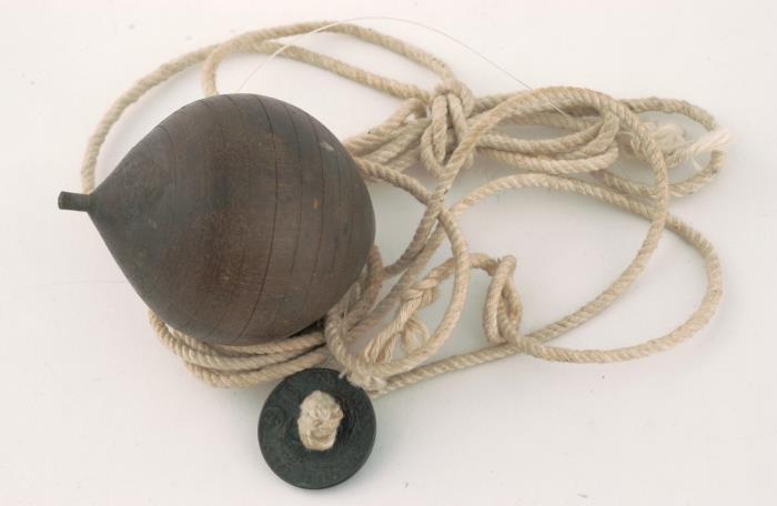 <strong>Spinning top</strong><br>
1994-04407<br>
Undated<br>
Collection of National Museum of Singapore, National Heritage Board